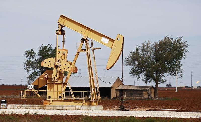 Petróleo de Texas abre con leve bajada del 0,06 %, hasta 76,99 dólares el barril