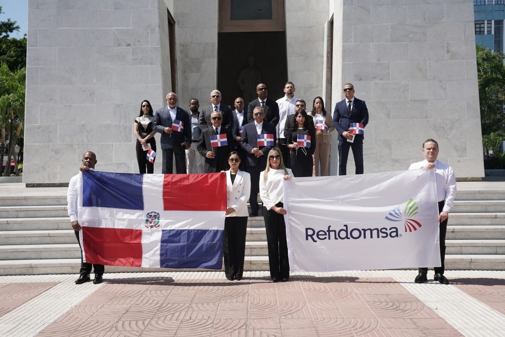 Refidomsa deposita ofrenda floral en el Altar de la Patria por 180 aniversario de la Independencia