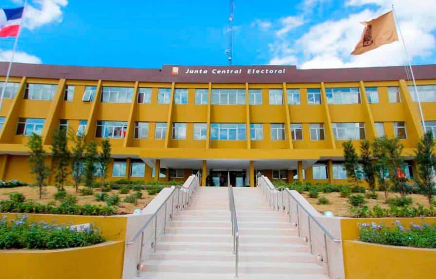 En mayo, más de 800 mil dominicanos podrán votar en el extranjero