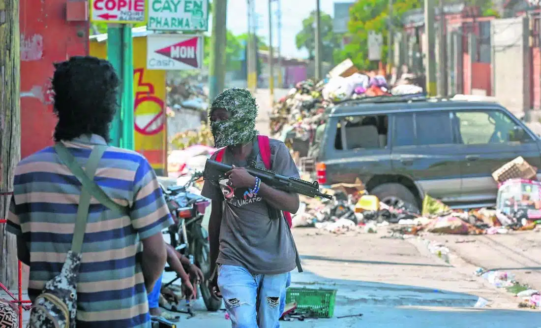 Violencia pandillera deja cadáveres en calles de Puerto Príncipe y provoca éxodo