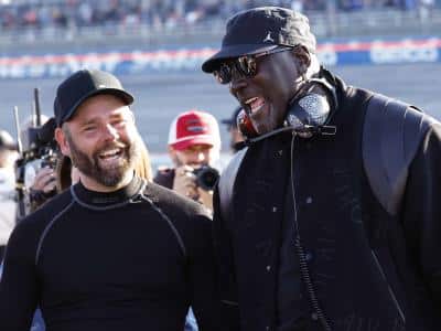 Michael Jordan muestra su pasión con la velocidad en NASCAR