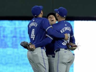 bo-bichette-pega-triple-de-tres-carreras-y-los-azulejos-vencen