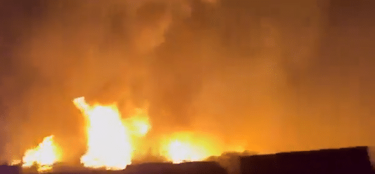 Explosión en Base Militar de Kalsu en Irak: Incendio y Víctimas Reportadas