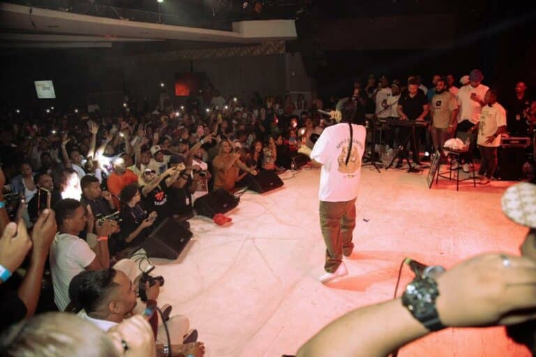 La euforia y la alegría se apoderó del público en en el concierto de Wilmer Roberts