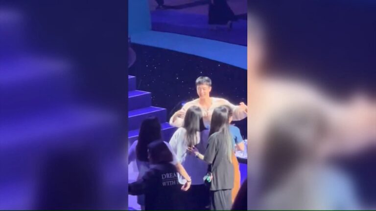 Miles de fans reciben a estrella del K-Pop tras su servicio militar