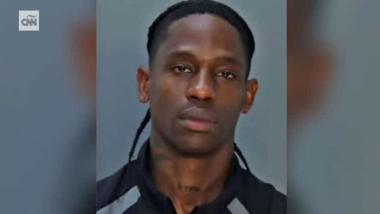 El rapero Travis Scott enfrenta cargos por alteración del orden público e intoxicación