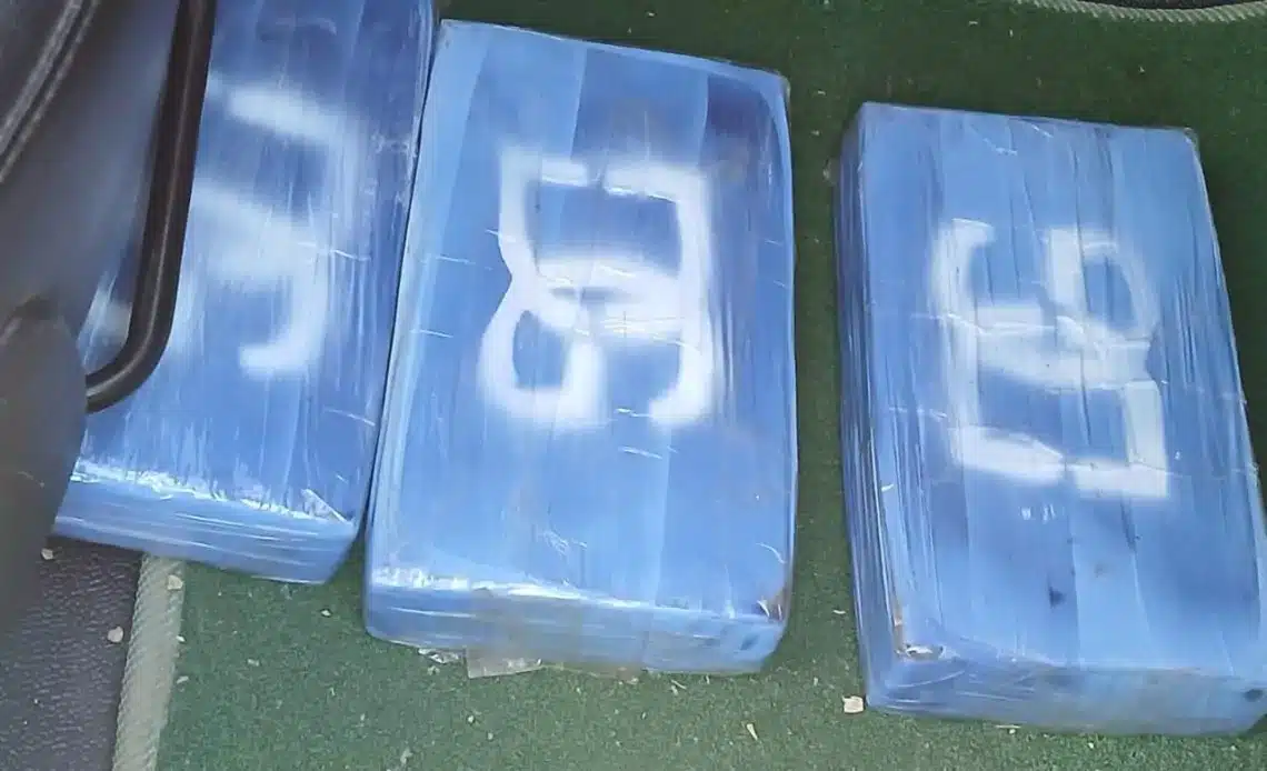 DNCD arresta a dos hombres con más de 5 kilos de presunta cocaína en Jarabacoa