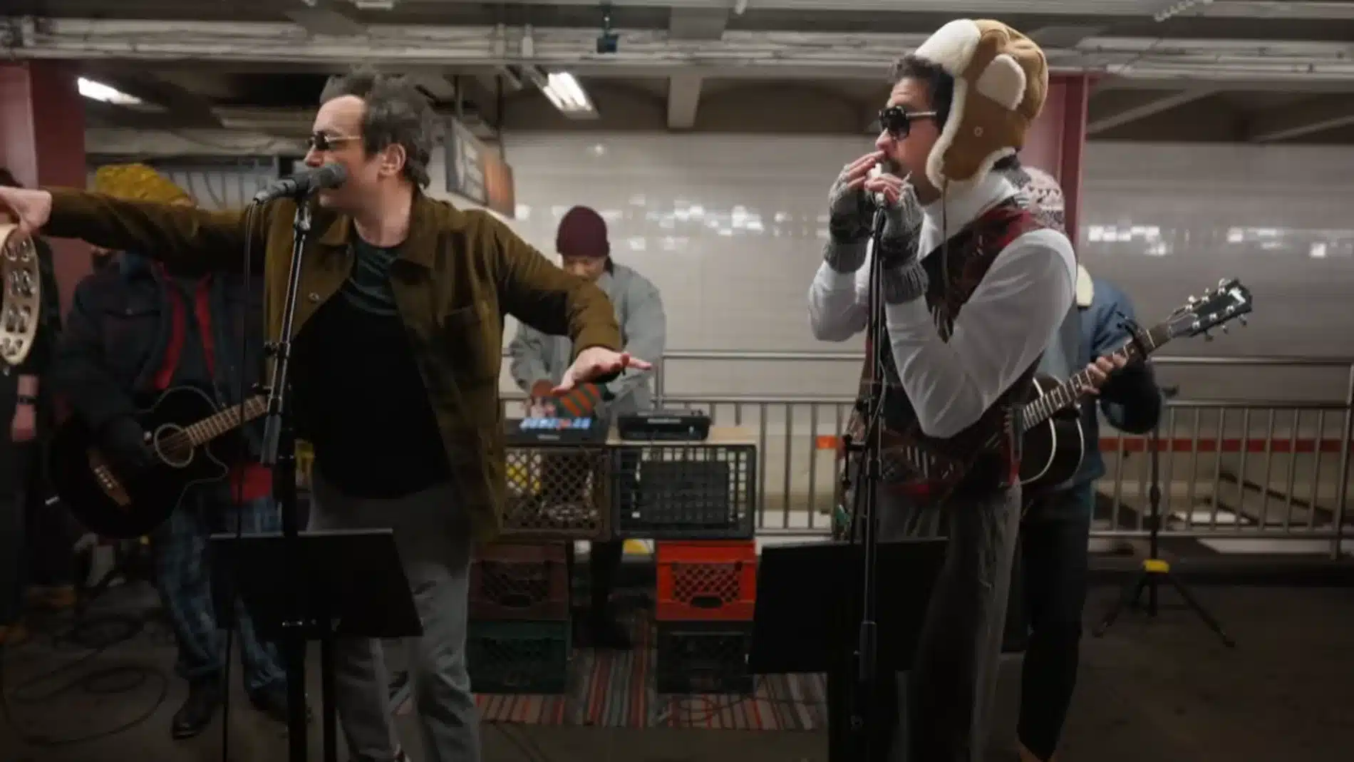 Bad Bunny sorprende en el metro de Nueva York junto a Jimmy Fallon