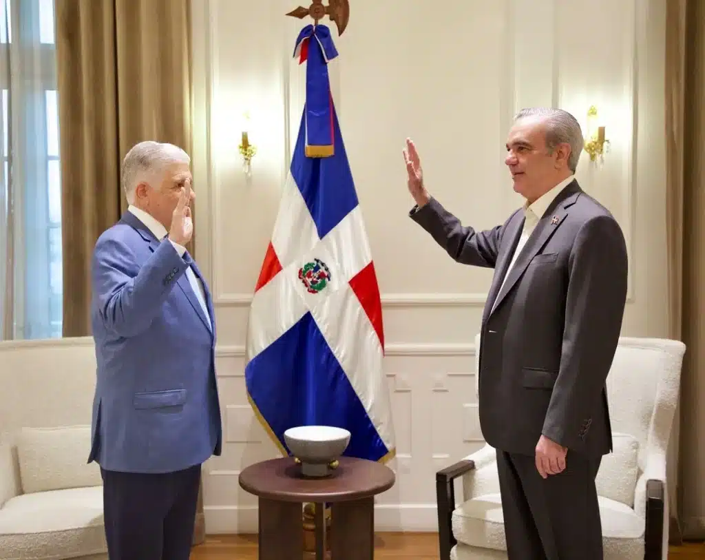 Abinader juramenta como nuevos ministros a Eduardo Estrella y Luis Miguel De Camps