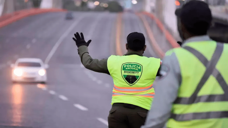 Motociclista enfrentará proceso judicial tras altercado con agentes de tránsito en Villa Mella