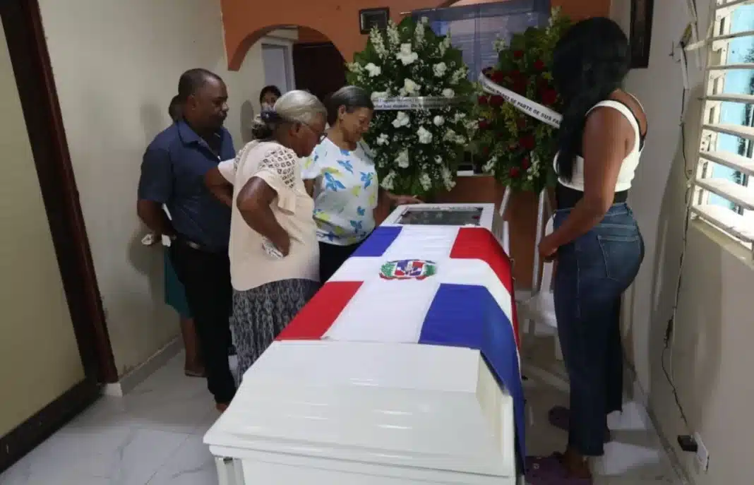 Familia de coronel retirado exige investigación tras muerte en confuso incidente con patrulla policial