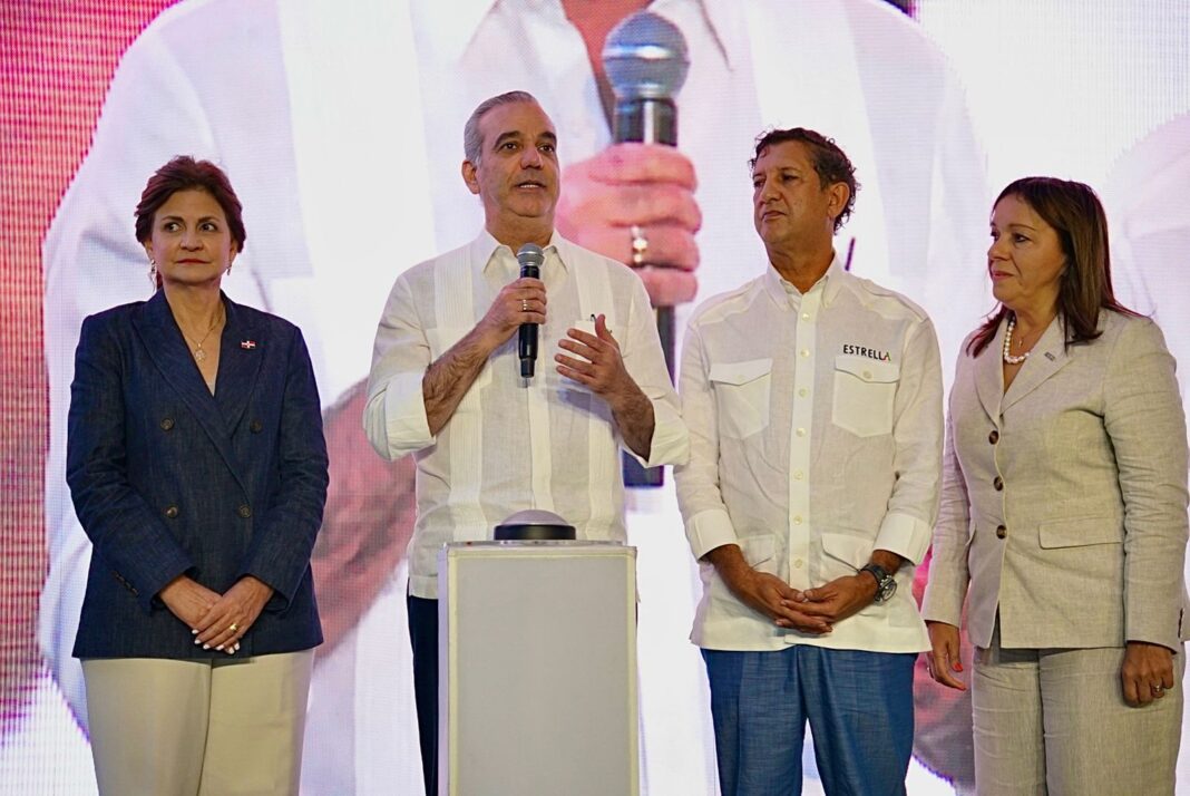 Empresario Manuel Estrella destaca estabilidad económica, crecimiento sostenido y confianza para invertir en el país durante la inauguración de EcoAcero en San Pedro de Macorís