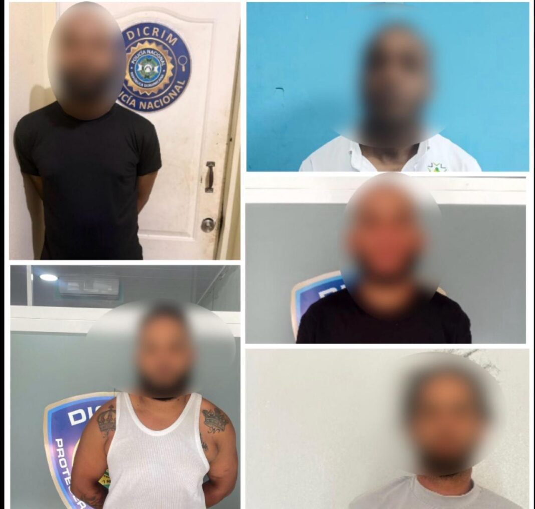 Autoridades arrestan a cinco hombres por denuncias de violencia doméstica en Santiago
