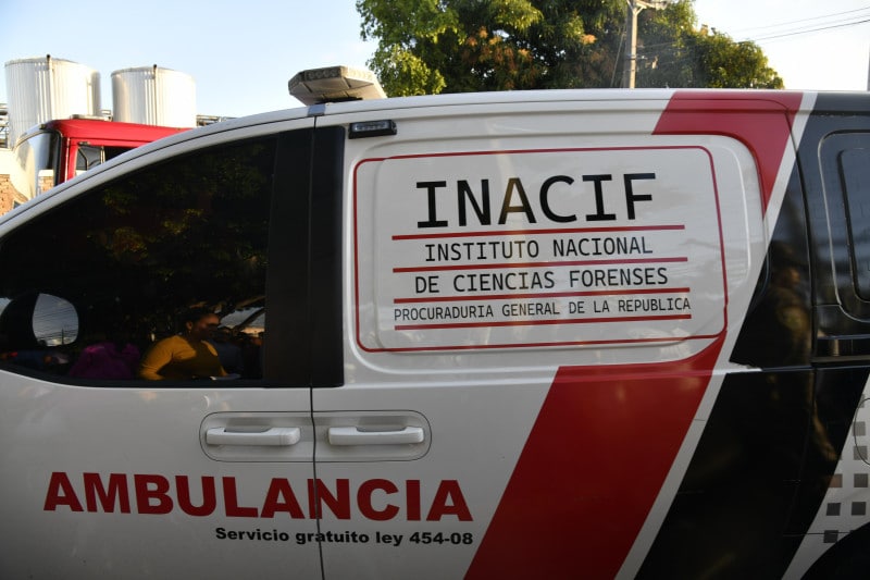Continúan en el Inacif investigaciones por muerte de madre e hijo encontrados en Piantini