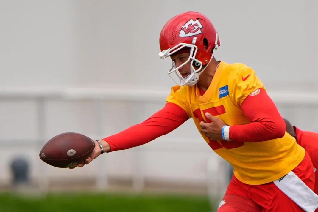 Patrick Mahomes firma extensión histórica de US$504.75 millones con Chiefs y seguirá hasta 2033