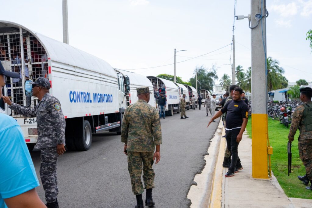 Imponen un año de prisión preventiva a agente de Migración y chofer acusados de presuntos sobornos y tráfico de migrantes