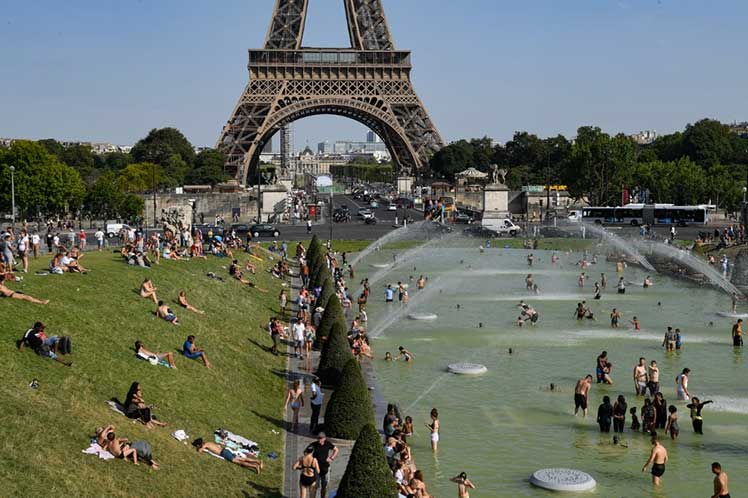 Ola de calor deja a 68,000 hogares sin electricidad en el oeste de Francia