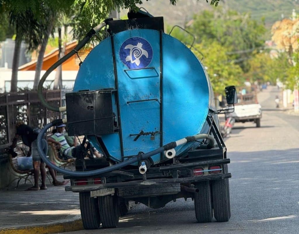 Residentes de Cenoví afirman que continúan sin agua pese a anuncio de Inapa sobre restablecimiento del servicio