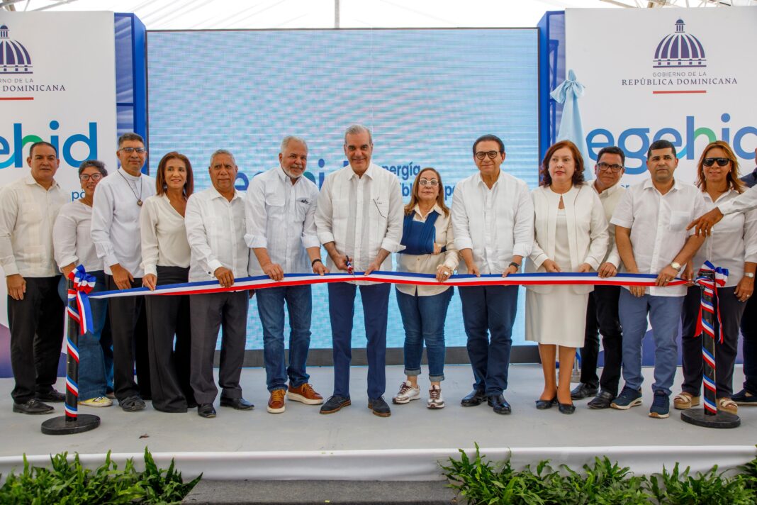 Presidente Abinader inaugura carretera Carrizal–La Piedra–La Guázuma, que impulsa producción agrícola, mejora movilidad de las familias y fortalece potencial ecoturístico de la sierra de Santiago