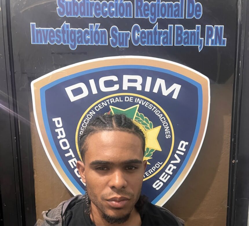 Joven se entrega voluntariamente a la DICRIM por investigación de incidente con arma de fuego en Baní