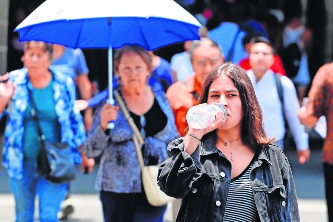 Francia enfrenta una ola de calor extrema comparable a la de 2003, que dejó miles de fallecidos