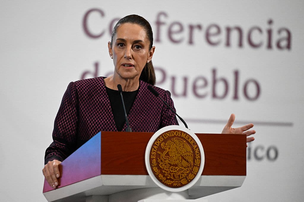 Sheinbaum responde a críticas y afirma que atiende a madres buscadoras sin buscar difusión pública