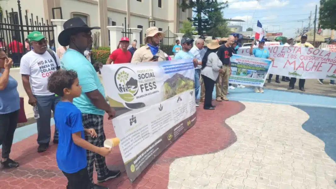 Comunitarios de Dajabón se movilizan contra proyectos mineros y exigen mejoras viales