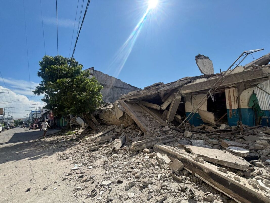 Terremoto de 7.8 en Filipinas deja al menos 32 muertos y más de 200 heridos