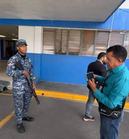 Periodistas denuncian restricción de acceso al cuartel de la Policía en San Francisco de Macorís