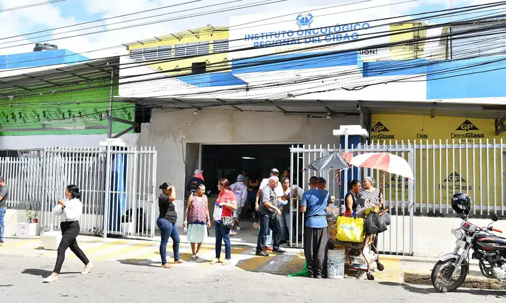 Exdirectivos del Oncológico Regional del Cibao son detenidos durante operativo en Santiago