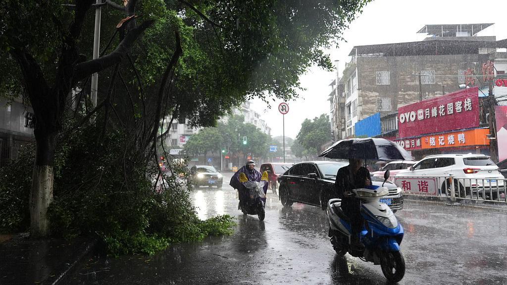 Tormentas y deslizamientos dejan 38 muertos en China mientras se acerca el supertifón Bavi