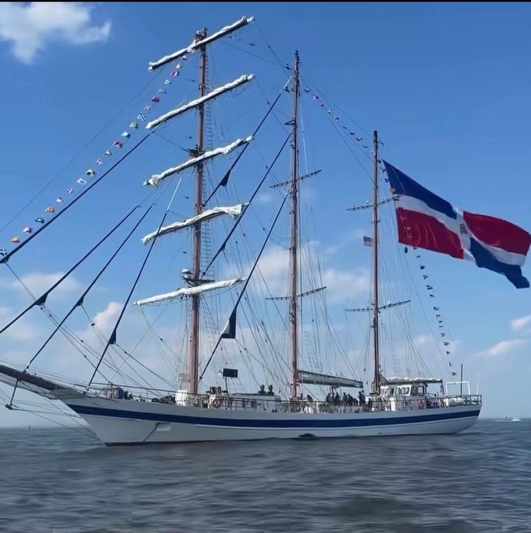 Buque Escuela “Almirante Juan Bautista Cambiaso” representa a la República Dominicana en histórica conmemoración del 250 aniversario de la independencia de los Estados Unidos