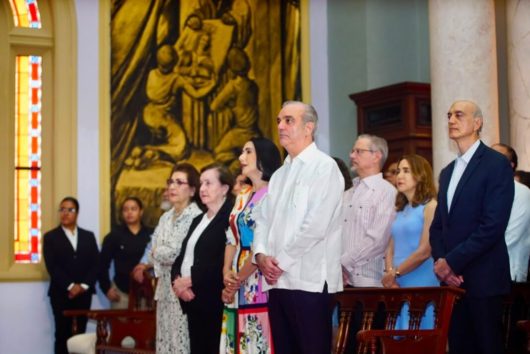 Presidente Luis Abinader celebra su cumpleaños con misa de acción de gracias junto a familiares y amigos