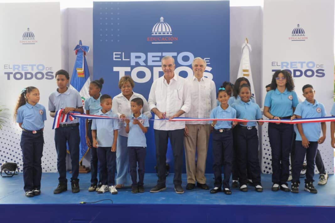 Presidente Abinader inaugura techado deportivo y nuevas aulas de educación inicial en la Escuela Primaria Félix Lope de Vega que beneficiarán a cientos de estudiantes de Los Alcarrizos
