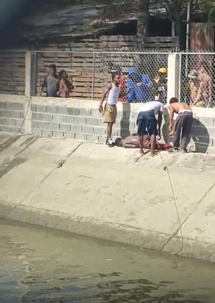 Hallan sin vida a joven que se lanzó al canal UFE en Santiago tras más de 24 horas de búsqueda