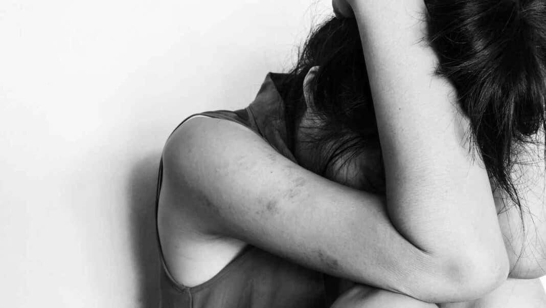 Condenan hasta a 21 años de prisión a tres solicitantes de asilo por violación grupal en Inglaterra