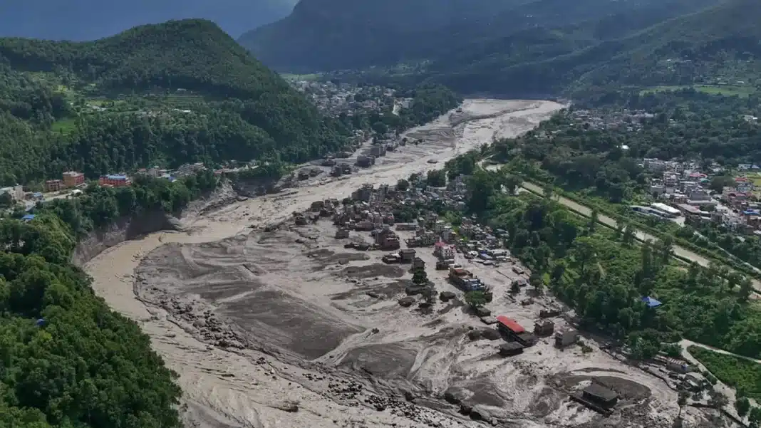 Devastadoras inundaciones entre Nepal y Tíbet dejan 98 muertos y cientos de desaparecidos
