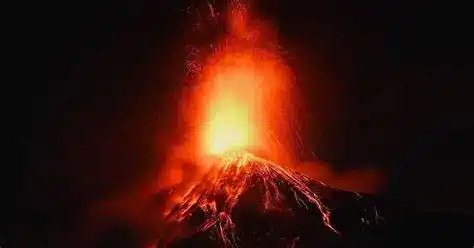 Disminuye la actividad del volcán de Fuego, aunque autoridades mantienen las alertas en Guatemala