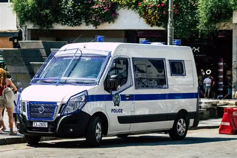 Arrestan a hombre en Grecia por ocultar el cuerpo de su padre en un congelador durante más de dos años