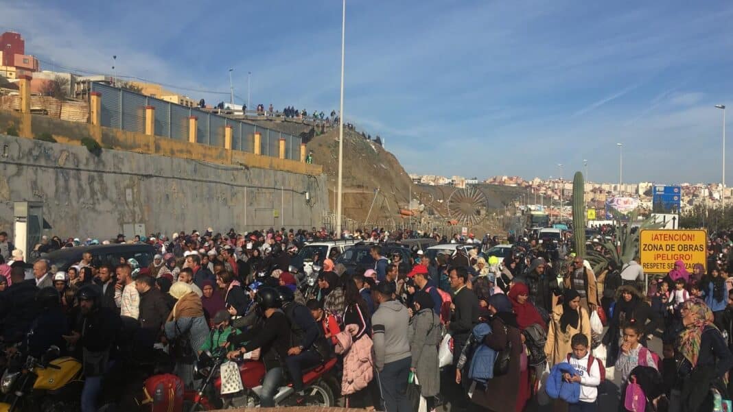 España informa que la mayoría de los migrantes que ingresaron a Ceuta ya regresó a Marruecos