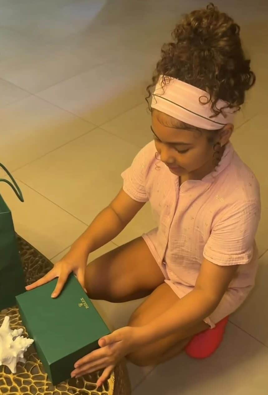 Don Miguelo sorprende a su hija con un Rolex y genera comentarios en redes sociales