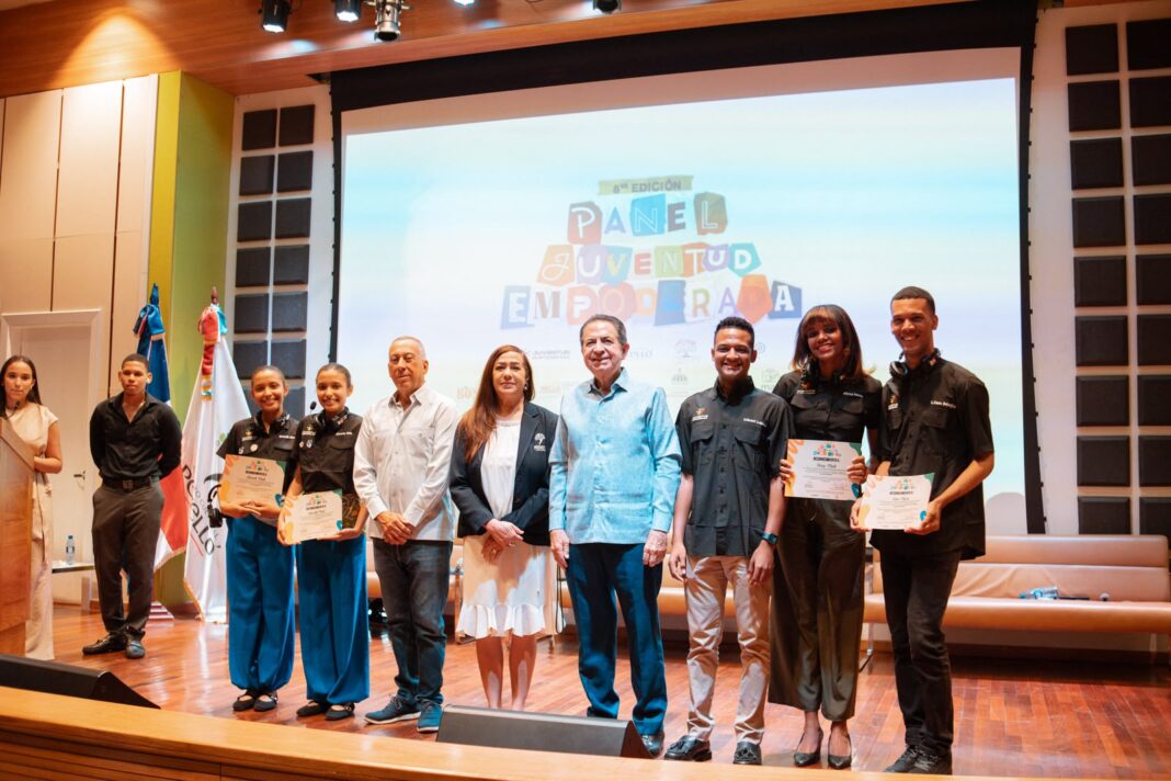 Octava edición del Panel Juventud Empoderada reúne líderes nacionales y reconoce a más de 100 jóvenes sobresalientes