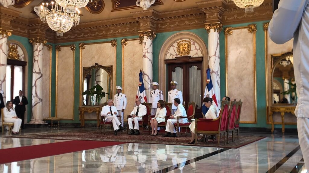 Abinader recibe a nueve nuevos embajadores y fortalece vínculos diplomáticos de República Dominicana
