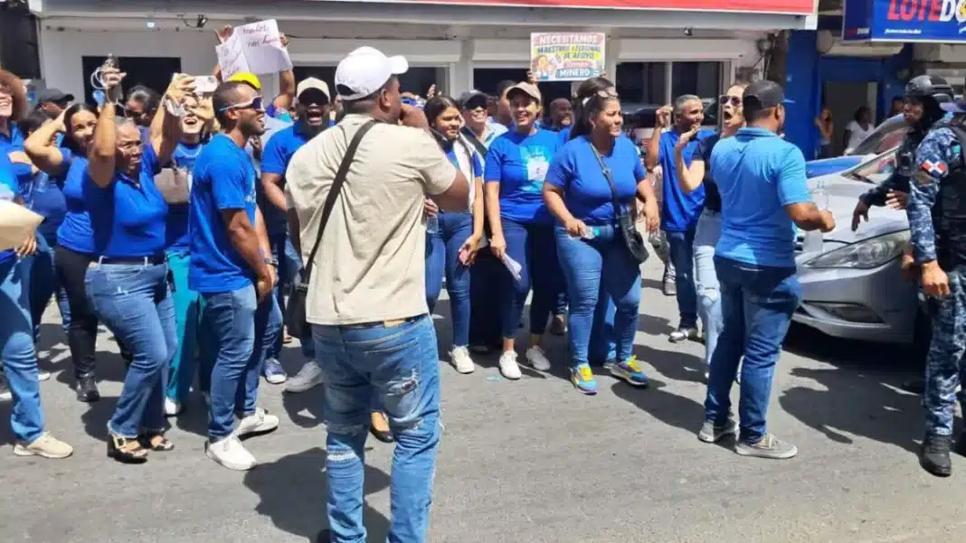 Maestros de Las Terrenas exigen nuevas escuelas y más personal ante el inicio del año escolar