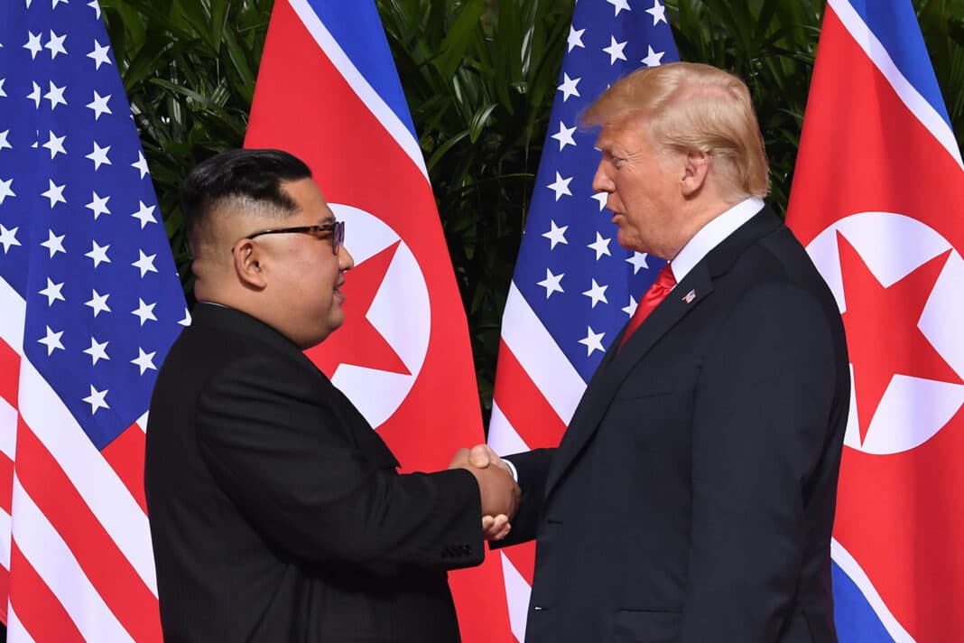 Trump asegura que Kim Jong-un responde a sus mensajes y califica el diálogo de “muy positivo”