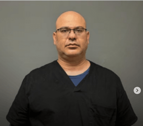 Arrestan en Connecticut a médico de origen dominicano acusado de abusar de un menor