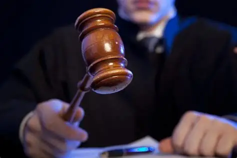 Dictan 20 años de cárcel a hombre acusado de agredir sexualmente a su hija adolescente en Azua