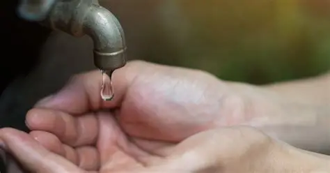 Reclamos llegan a las calles: vecinos de Espínola exigen agua y reparación vial