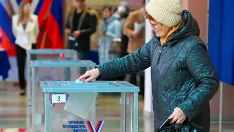 Cierran los colegios electorales en Rusia tras tres días de votación marcados por denuncias de irregularidades