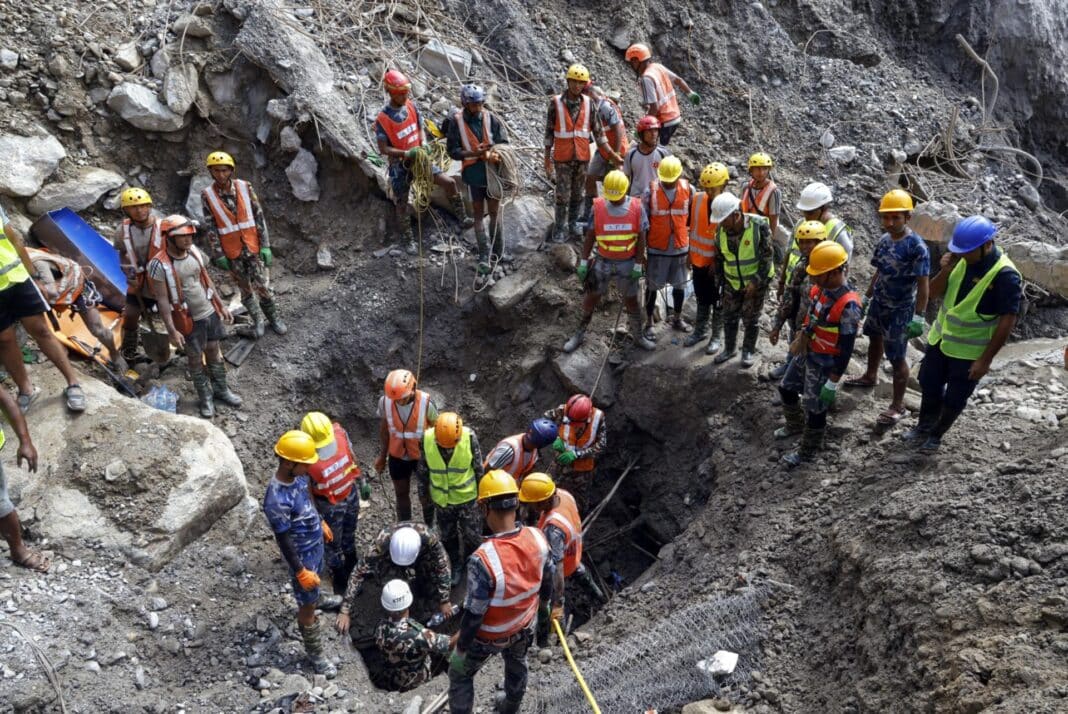 Nepal eleva a 1,451 los muertos y a 5,786 los desaparecidos tras devastadora riada en el Himalaya